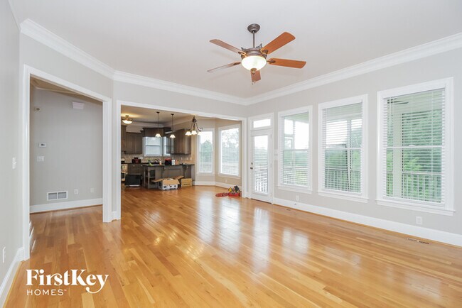 Foto del edificio - 5027 Cambridge Ln