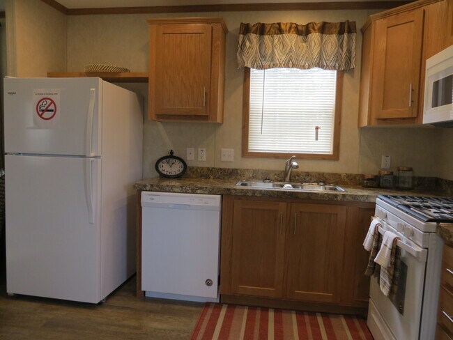 Building Photo - 156 Arnold Dr