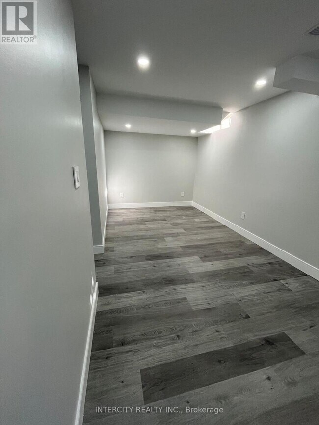 Building Photo - 54 Hansard Dr