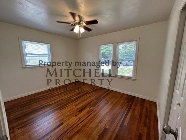 Foto del edificio - Welcome to 4103 S. Lipscomb! Charming 4 be...