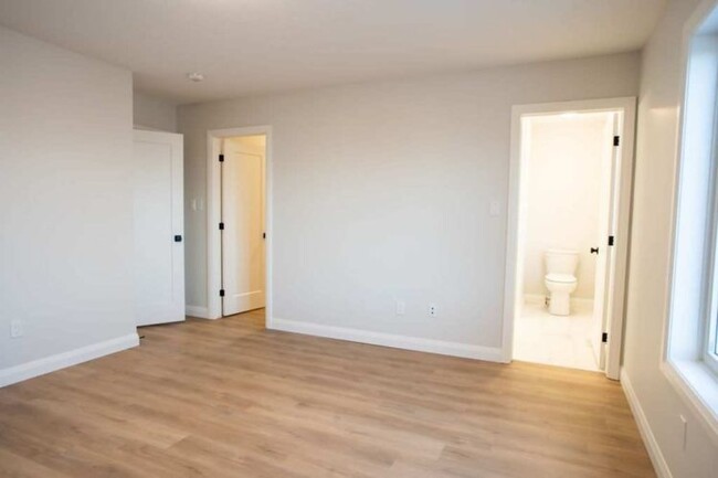 Photo du bâtiment - Ilderton Townhome for RENT!   AVAIL Now! 3...