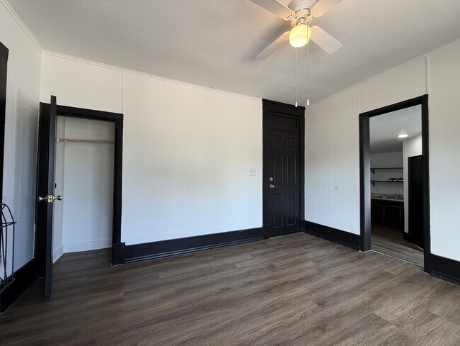 Foto del edificio - 401 E Twin Springs St