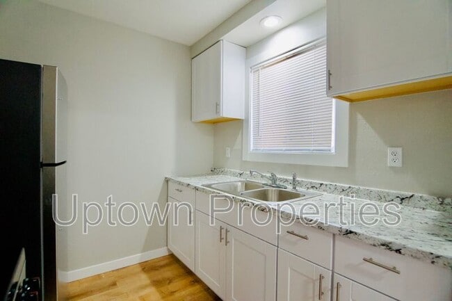 Building Photo - 466 N Adair St