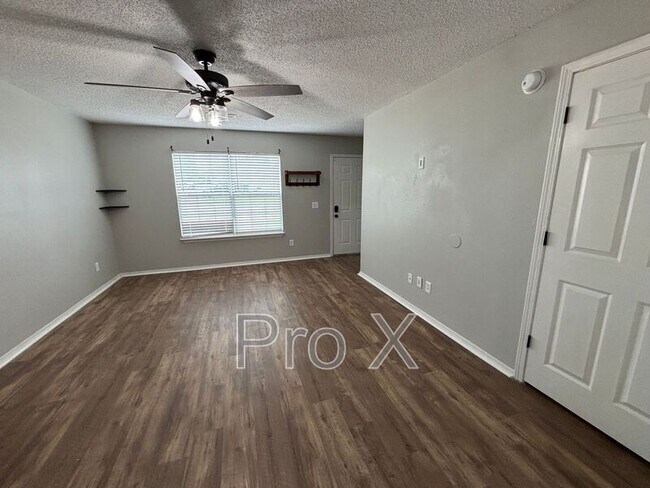 Foto del edificio - 3301 SW Victoria Pl