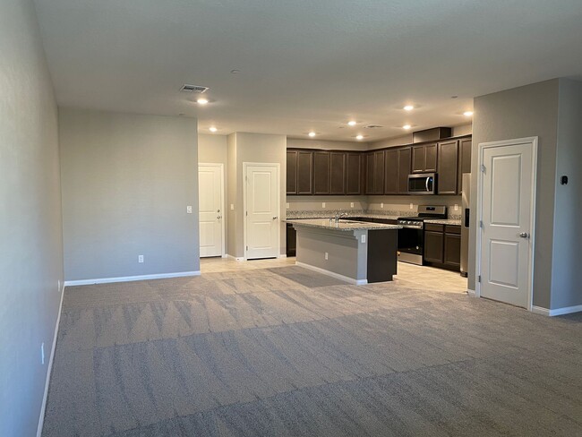 Foto del edificio - Newer townhome in Summerlin!