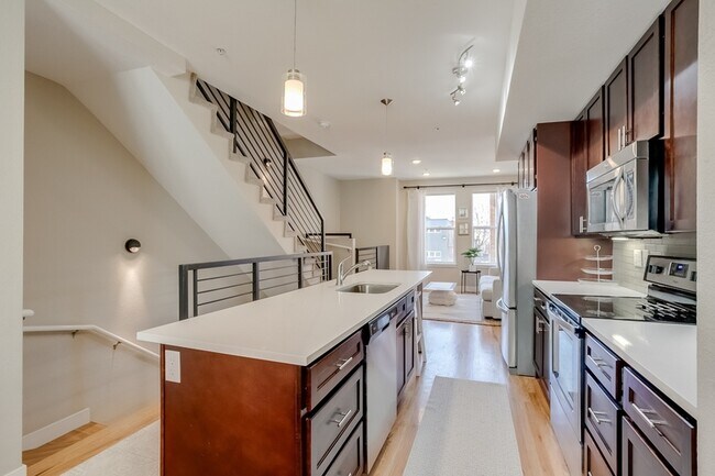 Foto del edificio - 2426 Welton St