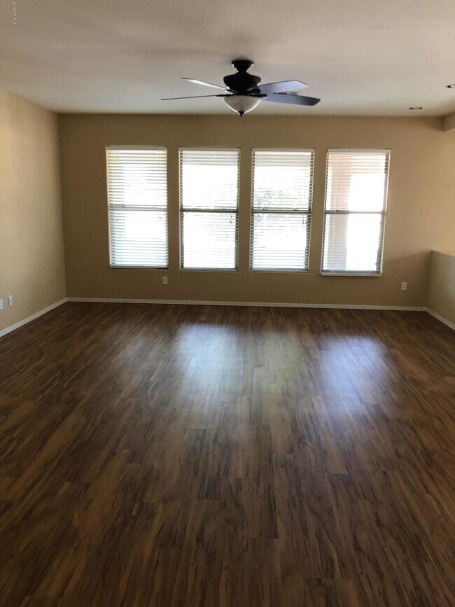 Building Photo - 25879 N Sandstone Way