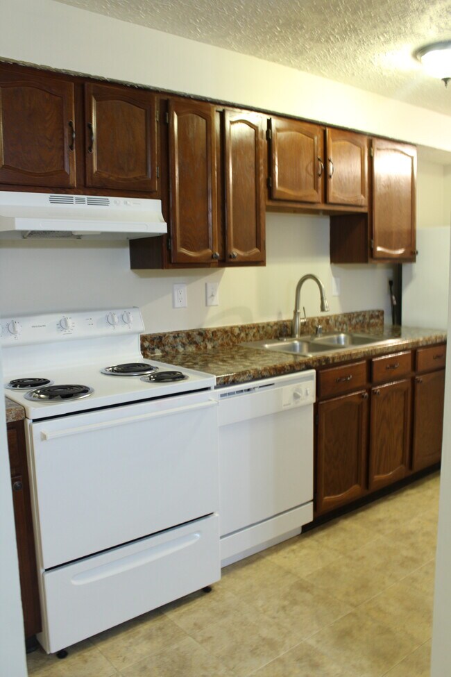 Kitchen - 800 Heather Ridge Dr