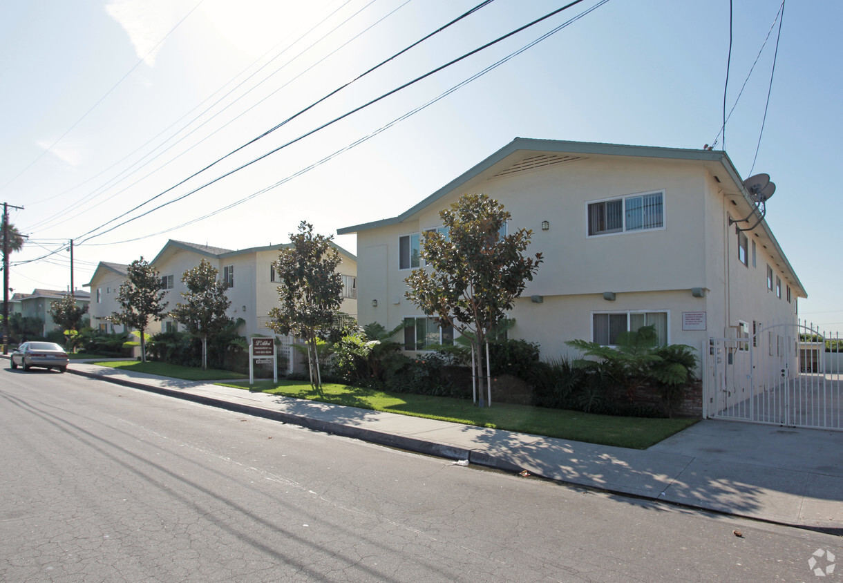 Building Photo - Newton Apartments