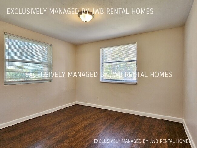 Building Photo - 1526 Ribault Scenic Dr