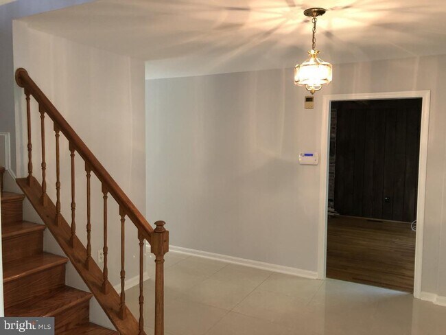 Building Photo - 991 Farm Haven Dr