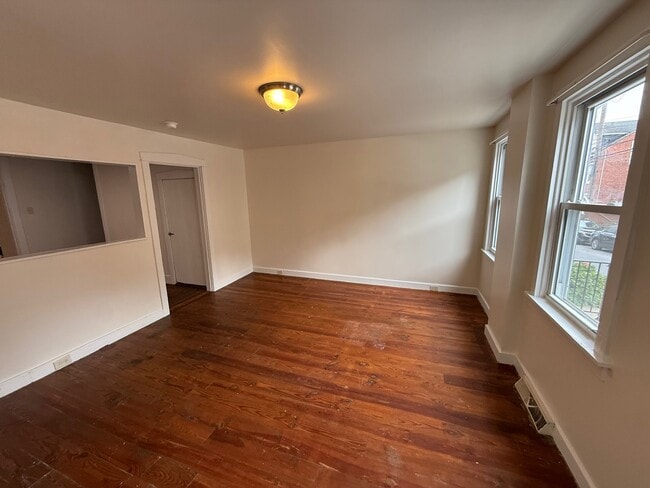 Building Photo - 448 W Vine St