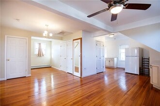 Building Photo - 40 E Barrows St