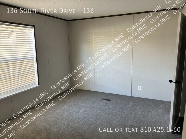 Building Photo - 136 S River Dr