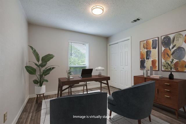 Foto del edificio - 1908 Clemson Dr