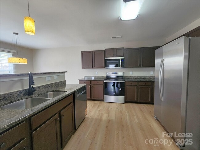 Foto del edificio - 3303 Reid Brook Ln
