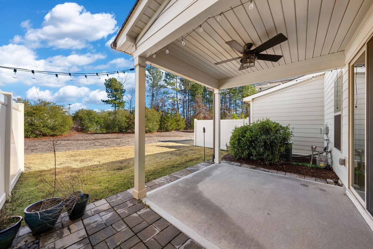 Foto principal - Townhome in the Perfect Durham Location!