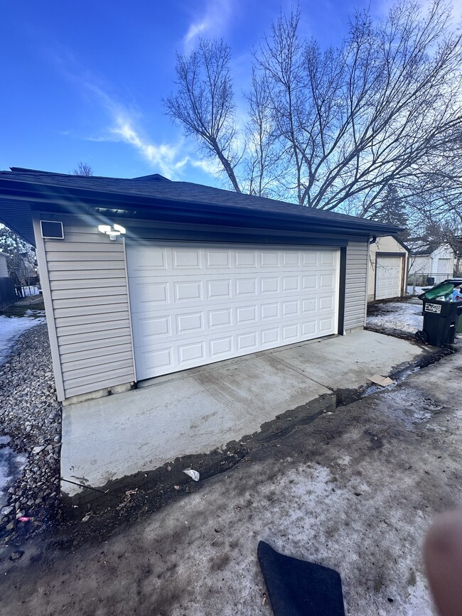 Building Photo - 10625-10669 69 Ave NW