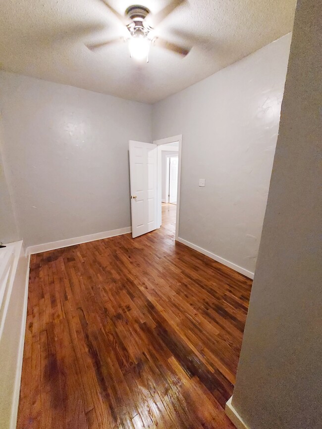 Foto del edificio - 1135 E 9th St