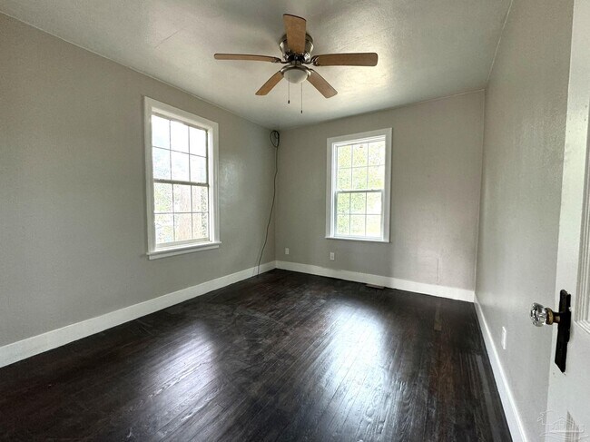 Building Photo - 1400 Wisteria Ave