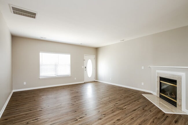 Building Photo - 102 Clacton Ct