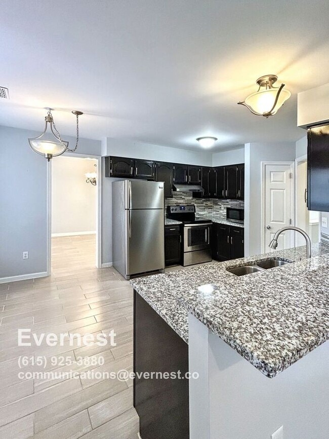 Building Photo - Spacious 4-Bedroom Home with Modern Featur...