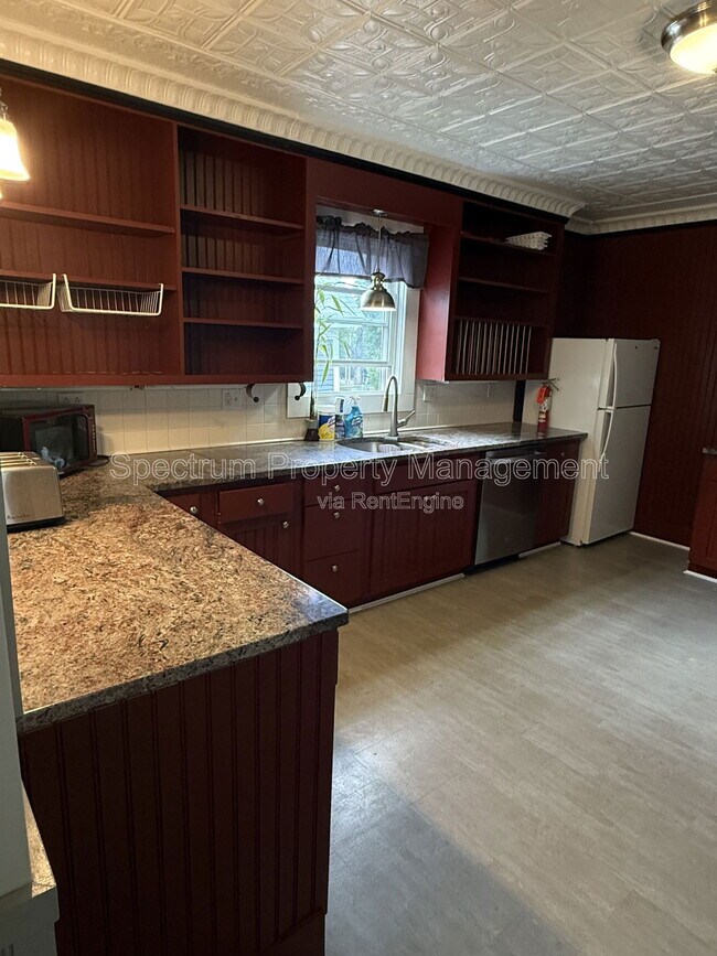 Foto del edificio - 282 N Main St