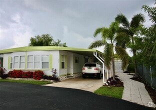 Building Photo - 10992 Poplar St NE