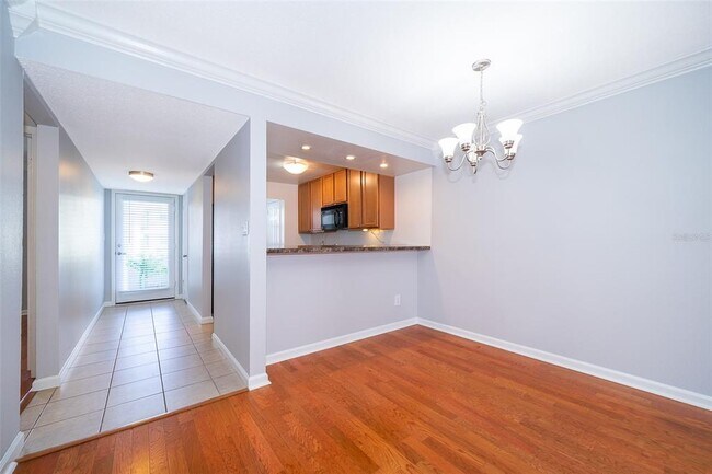 Building Photo - 2932 Plaza Terrace Dr