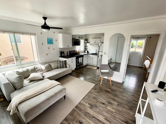 Building Photo - 2152 Oliver Ave