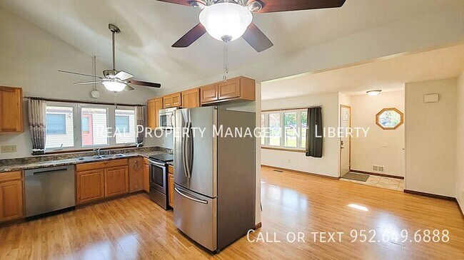 Foto del edificio - 9650 Pleasant Ave S