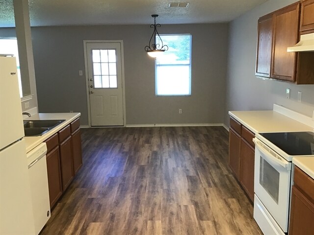Foto del edificio - 1313 Cherokee Rose Ln