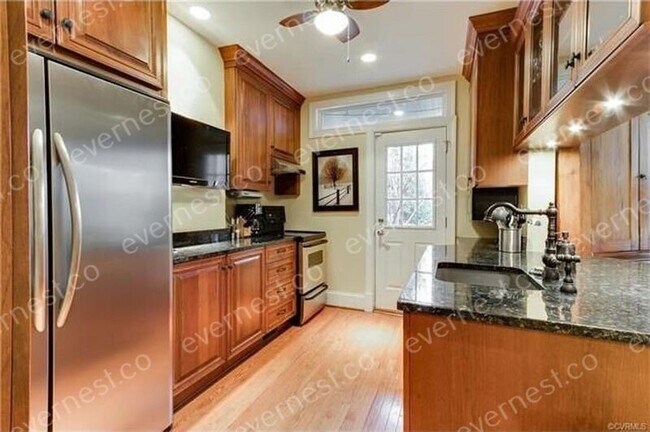 Foto del edificio - 2708 W Grace St