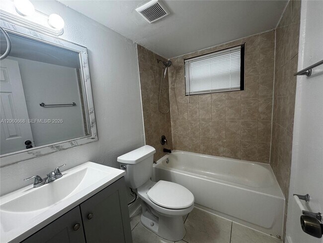 Foto del edificio - 1530 NE 136th St