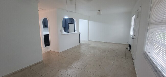 Foto del edificio - 7204 N Cameron Ave