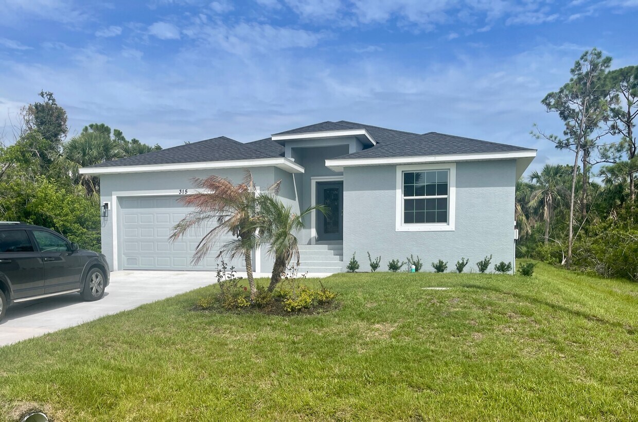 Primary Photo - 315 Sweetwater Dr