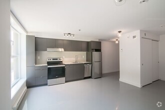 Building Photo - 4350 Av. de l'Hôtel-de-Ville