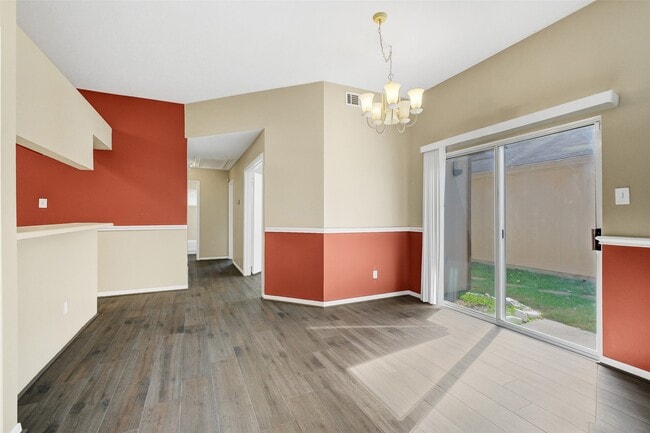 Foto del edificio - 16110 Springbank Dr