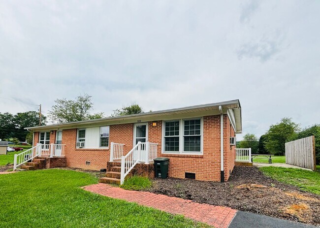 Foto del edificio - 2 Bedroom 1 bath Duplex