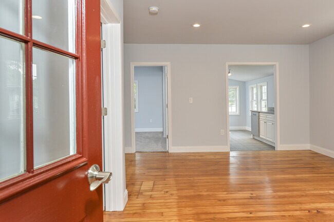 Sala de estar - 706 N Bridge St