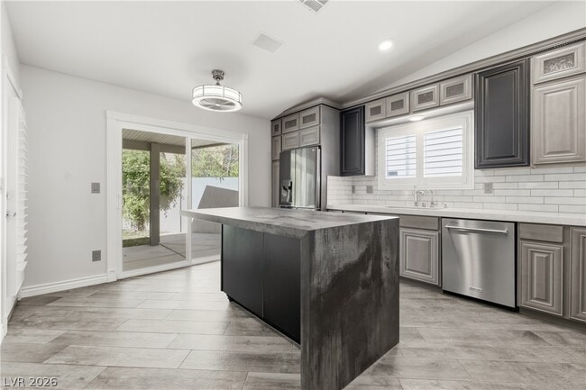 Building Photo - 3333 Indian Moon Dr