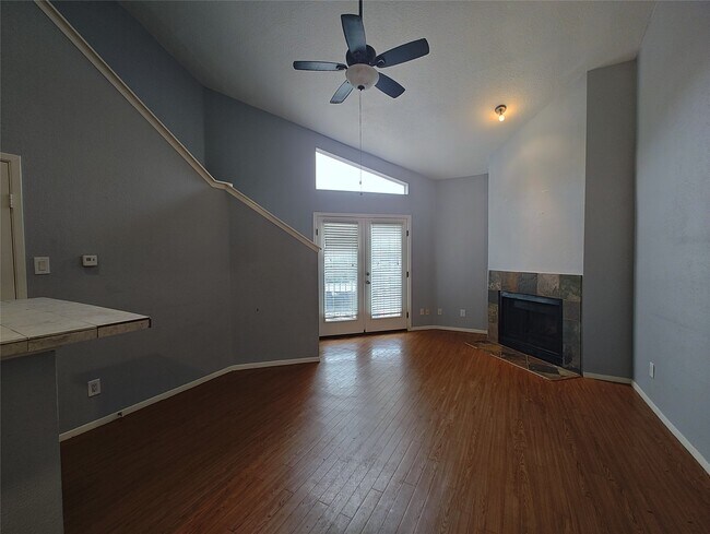 Foto del edificio - 10855 Meadowglen Ln