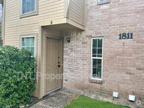 Building Photo - 1811 Woodsman Dr