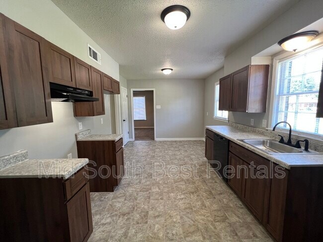 Building Photo - 1609 Haywood Ave