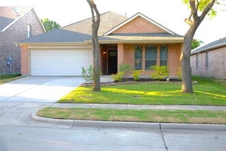 Building Photo - 9604 Palm Valley Dr