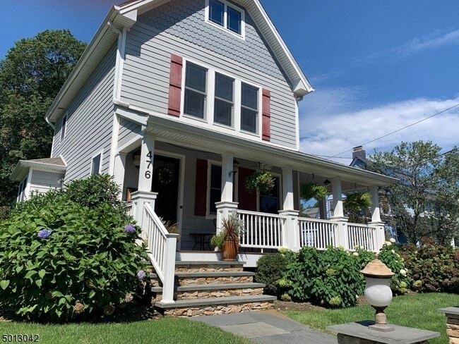 Building Photo - 476 Grove St