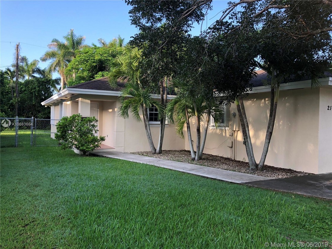 Foto principal - 214 NW 14th St