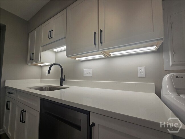 Foto del edificio - 232 Stephenson Ave