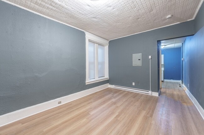 Building Photo - 173 Elm St