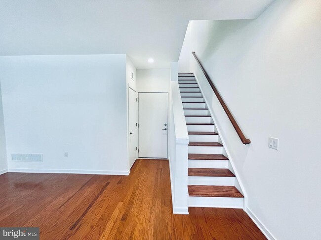 Building Photo - 3130 Pierview Ln